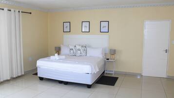 17 bedrooms, WiFi, bed sheets