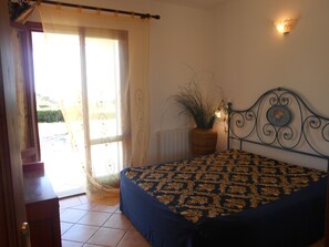 2 bedrooms, in-room safe, desk, travel cot