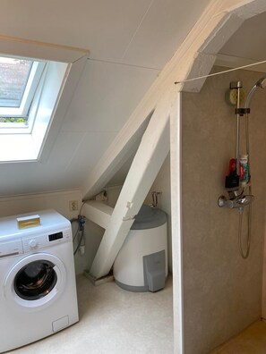 Douche, serviettes fournies