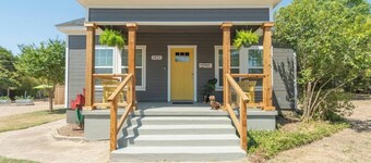 House and Bungalow with Sunny Courtyard
