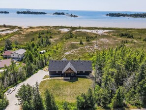 Exterior - Huronia Luxury: Lakefront Views and Game Room (Mar)