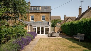 Terrace/patio - Kimkeri, Bourton-on-the-Water - sleeps 6 guests  in 3 bedrooms (Bourton-on-the-Water)