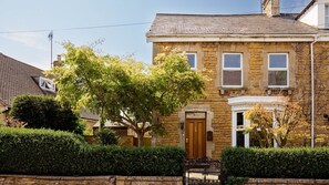 Exterior - Kimkeri, Bourton-on-the-Water - sleeps 6 guests  in 3 bedrooms (Bourton-on-the-Water)