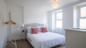 3 bedrooms, iron/ironing board, travel crib, free WiFi - Kimkeri, Bourton-on-the-Water - sleeps 6 guests  in 3 bedrooms (Bourton-on-the-Water)