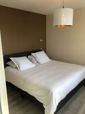 3 habitaciones, escritorio, tabla de planchar con plancha y wifi 