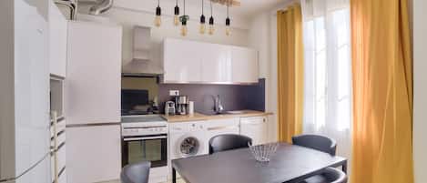 Fridge, microwave, oven, stovetop