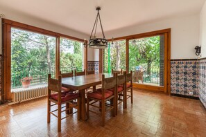 Dining - Holiday Home 'Can Sebrià' with Mountain View, Pool & Wi-Fi (Gelida)