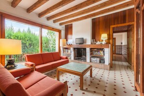 TV, fireplace, DVD player, stereo - Holiday Home 'Can Sebrià' with Mountain View, Pool & Wi-Fi (Gelida)