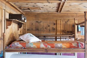1 bedroom, iron/ironing board, free WiFi, bed sheets - Historic Holiday Apartment Huber Stube with Mountain View, Balcony and Wi-Fi (Lajen)