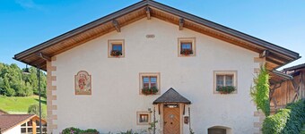 Historic Holiday Apartment Huber Stube with Mountain View, Balcony and Wi-Fi