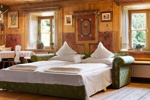 1 bedroom, desk, iron/ironing board, free WiFi - Historic Holiday Apartment Huber Stube with Mountain View, Balcony and Wi-Fi (Lajen)