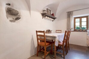 Dining - Historic Holiday Apartment Huber Stube with Mountain View, Balcony and Wi-Fi (Lajen)