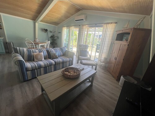 Charming Beach Bungalow in the Heart of it All