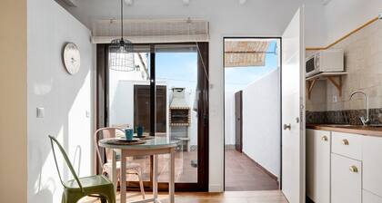 Studio 'Clara 1' close to the Sea with Terrace & Wi-Fi