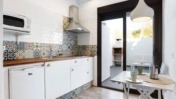 Fridge, microwave, stovetop, coffee/tea maker