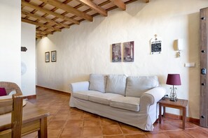 TV - Apartment 'Marta' close to the Sea with Terrace & Wi-Fi (Conil)