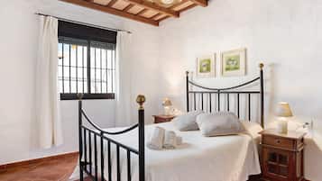 2 bedrooms, iron/ironing board, free WiFi, bed sheets