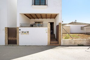 Exterior - Apartment 'Marta' close to the Sea with Terrace & Wi-Fi (Conil)