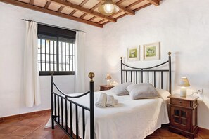 2 dormitoris, planxa i posts de planxar, wifi gratuïta i roba de llit 