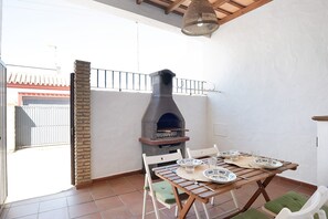 Outdoor dining - Apartment 'Marta' close to the Sea with Terrace & Wi-Fi (Conil)