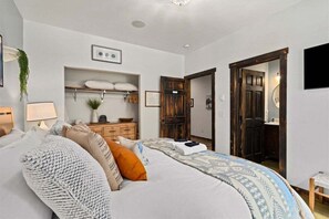 4 habitaciones, tabla de planchar con plancha y cuna de viaje 