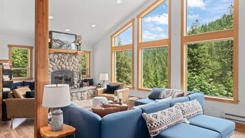 TV, fireplace, stereo