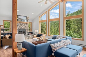 TV, fireplace, stereo - Secluded and Peaceful -10 minutes from Leavenworth (Peshastin)