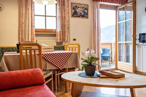 Dining - 'Bolser Apartment Piz da Peres' with Mountain View, Garden & Wi-Fi (Pieve di Marebbe)