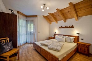 1 bedroom, free WiFi, bed sheets - 'Bolser Apartment Piz da Peres' with Mountain View, Garden & Wi-Fi (Pieve di Marebbe)