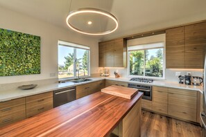 Fridge, microwave, oven, stovetop - Lovely Day: 2  BR, 2.5  BA House in Sea Ranch, Sleeps 6 (Sea Ranch)