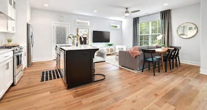 The Oakley - Near Lake Fayetteville!