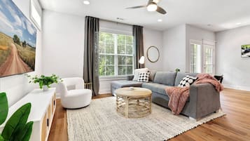 Een televisie en een kantoor