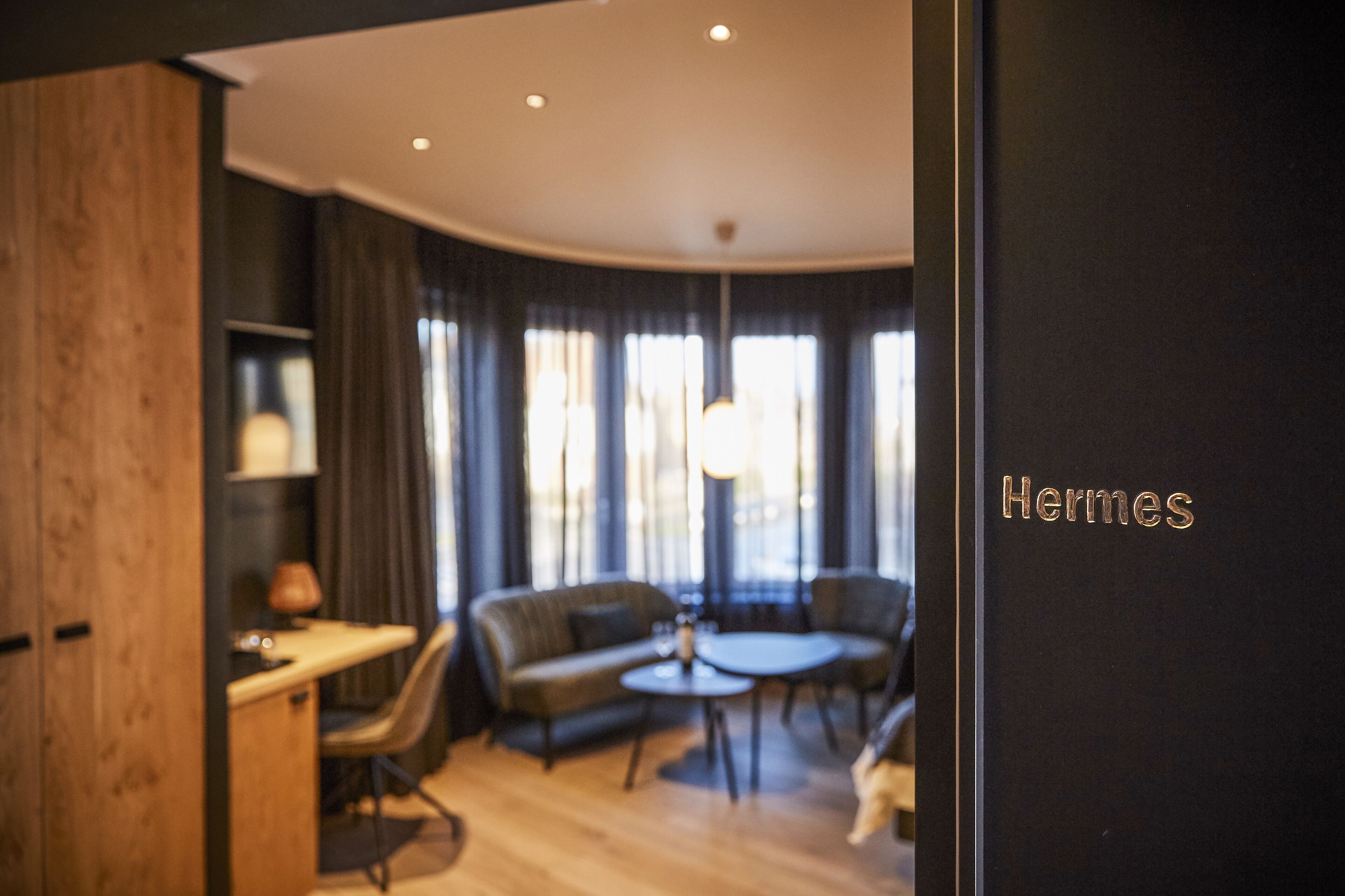 Luxury Room, 1 Queen Bed, Non Smoking, City View | Premium bedding, Select Comfort beds, in-room safe, blackout drapes