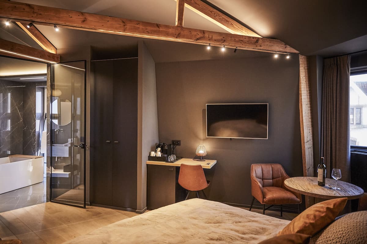Kamar Desain, 1 Tempat Tidur Queen, Bebas Asap Rokok, pemandangan kota | Seprai premium, tempat tidur Select Comfort, dan brankas