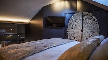 Grand Suite, 1 Queen Bed, Non Smoking, City View | Premium bedding, Select Comfort beds, in-room safe, blackout drapes