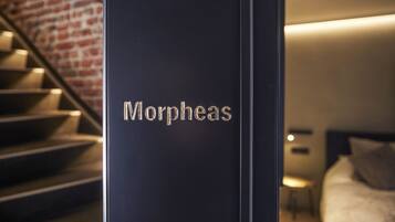 Comfort Room, 1 Queen Bed, Non Smoking, City View | Premium bedding, Select Comfort beds, in-room safe, blackout drapes