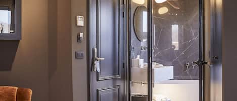 Design Room, 1 Queen Bed, Non Smoking, City View | Premium bedding, Select Comfort beds, in-room safe, blackout curtains