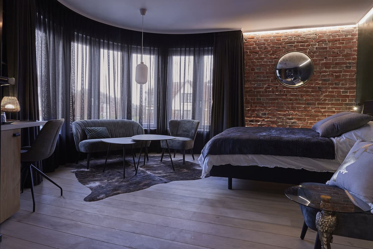 Kamar Mewah, 1 Tempat Tidur Queen, Bebas Asap Rokok, pemandangan kota | Seprai premium, tempat tidur Select Comfort, dan brankas