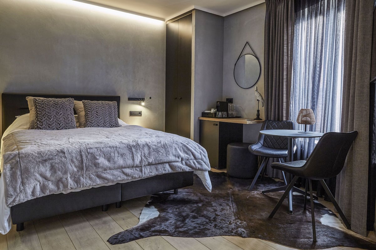 Kamar Comfort, 1 Tempat Tidur Queen, Bebas Asap Rokok, pemandangan kota | Seprai premium, tempat tidur Select Comfort, dan brankas