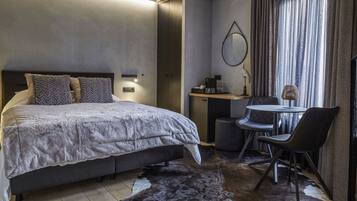 Comfort kamer, 1 queensize bed, niet-roken, uitzicht op de stad | Luxe beddengoed, Select Comfort-bedden, een kluis op de kamer