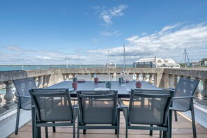 تناول الطعام بالخارج