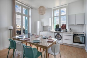 Fridge, microwave, oven, dishwasher