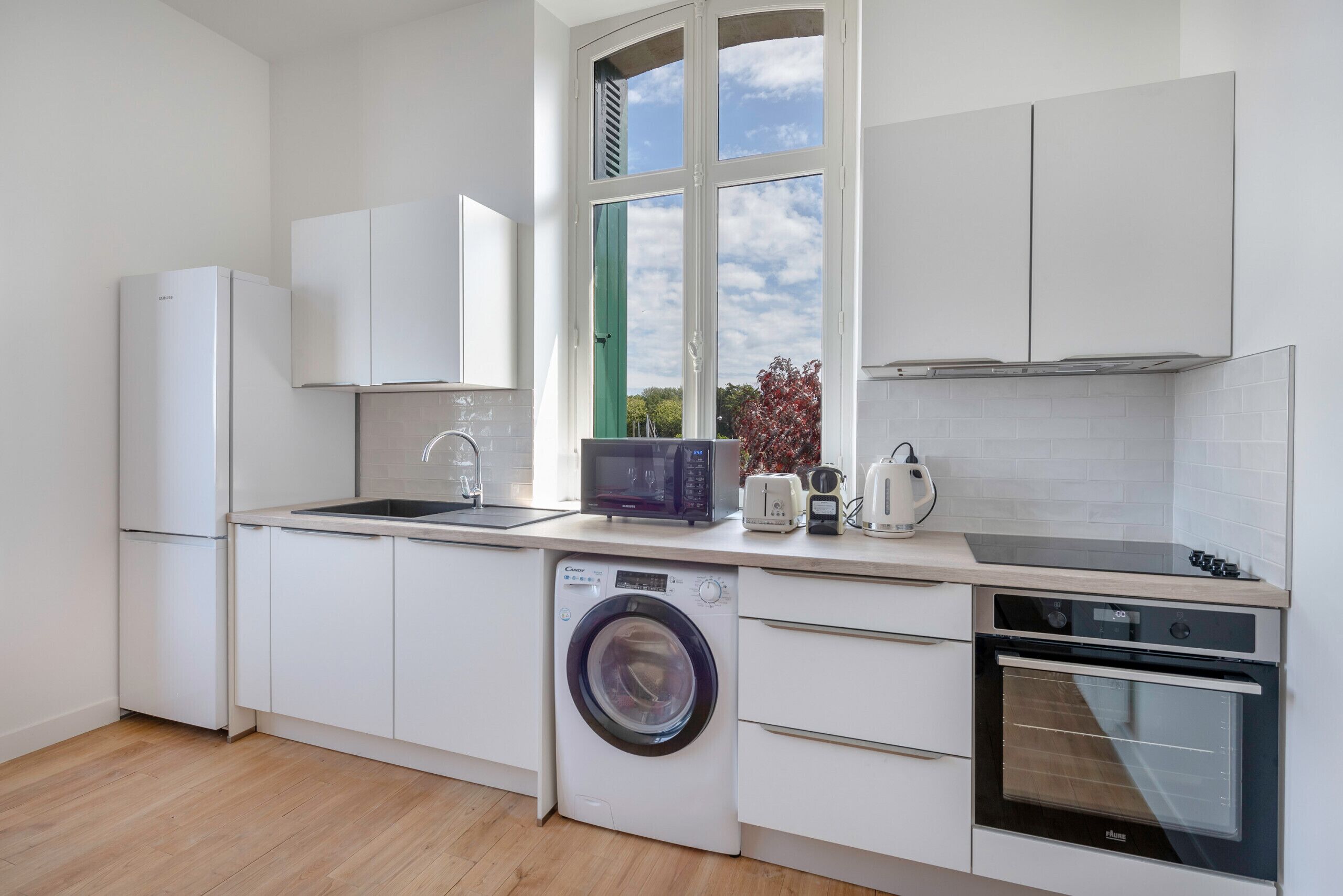 Réfrigérateur, micro-ondes, four, lave-vaisselle