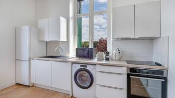 Réfrigérateur, micro-ondes, four, lave-vaisselle