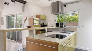 Refrigerador, microondas, horno, lavavajillas