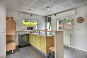 Refrigerador, microondas, horno y lavavajillas 