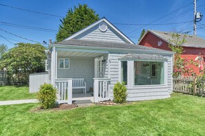 Exterior - BBQ, Fenced Yard, Game Room, Boat Parking -Krakens (Seaview)