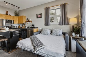 Desk, iron/ironing board, free WiFi, bed sheets