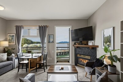 Fred Tibbs #17 I Ocean View I Fireplace I Downtown I Bakery I Cozy