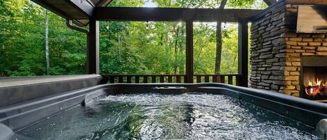 Outdoor spa tub